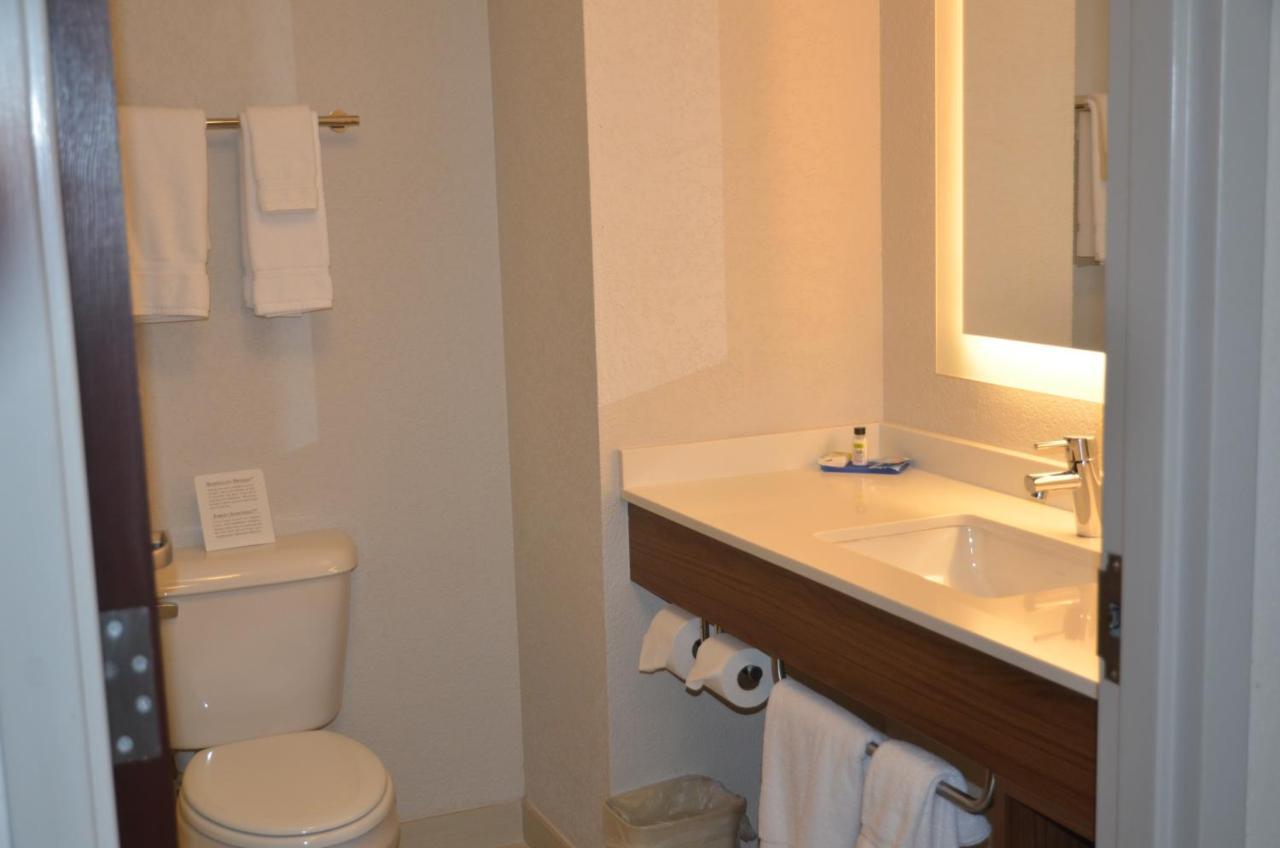 Holiday Inn Express Hotel & Suites Rochester By Ihg Екстериор снимка