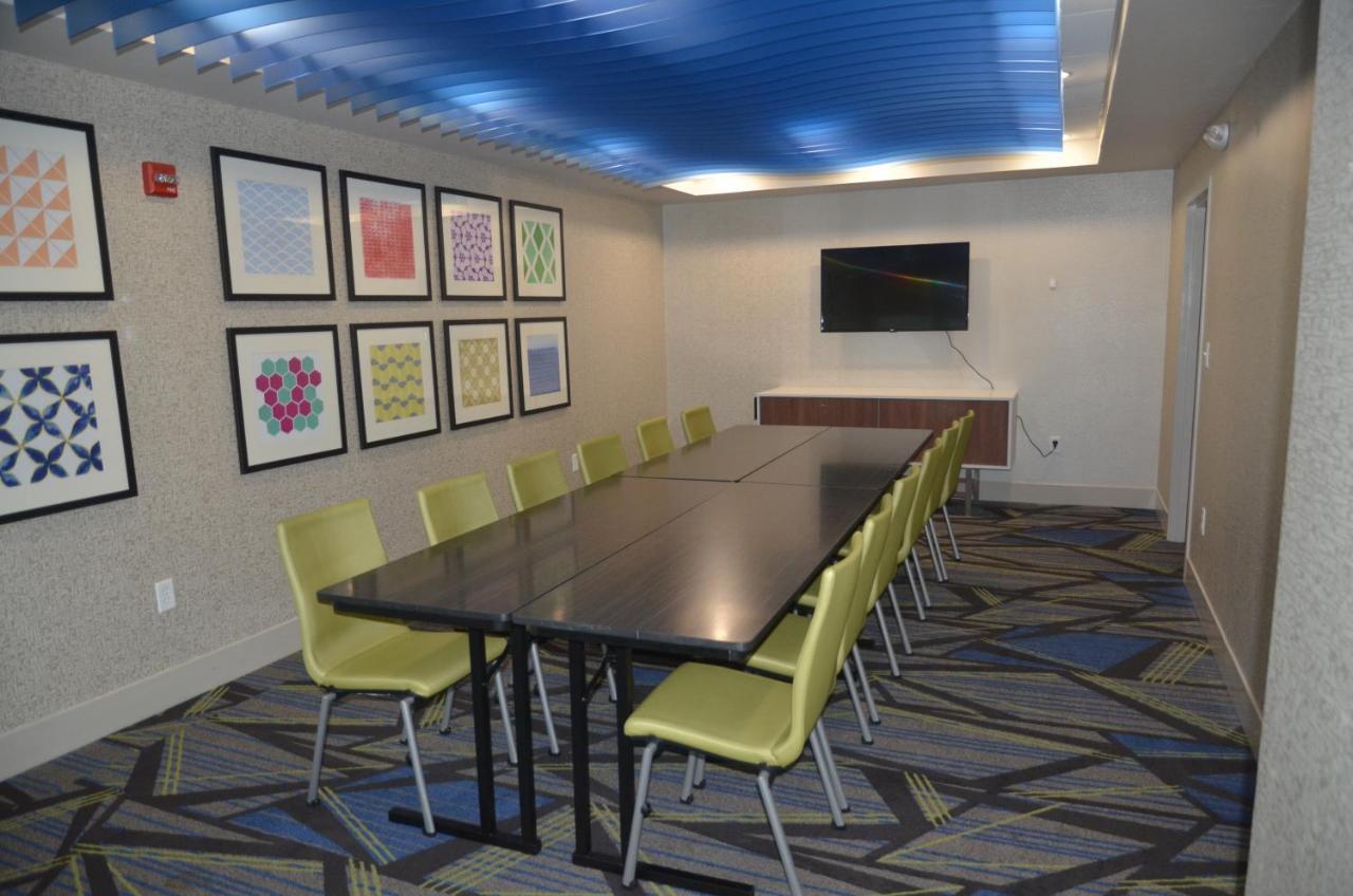 Holiday Inn Express Hotel & Suites Rochester By Ihg Екстериор снимка