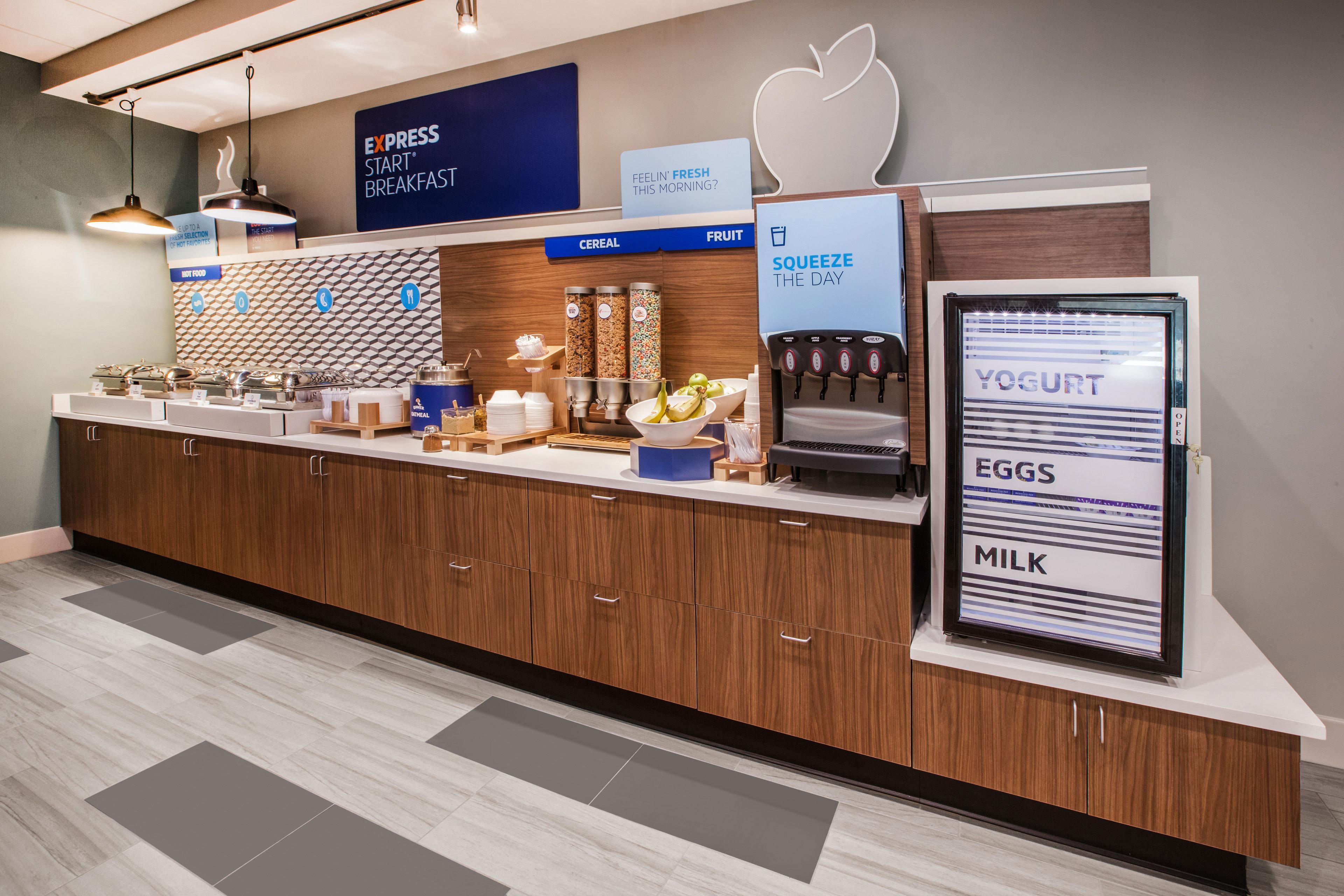 Holiday Inn Express Hotel & Suites Rochester By Ihg Екстериор снимка