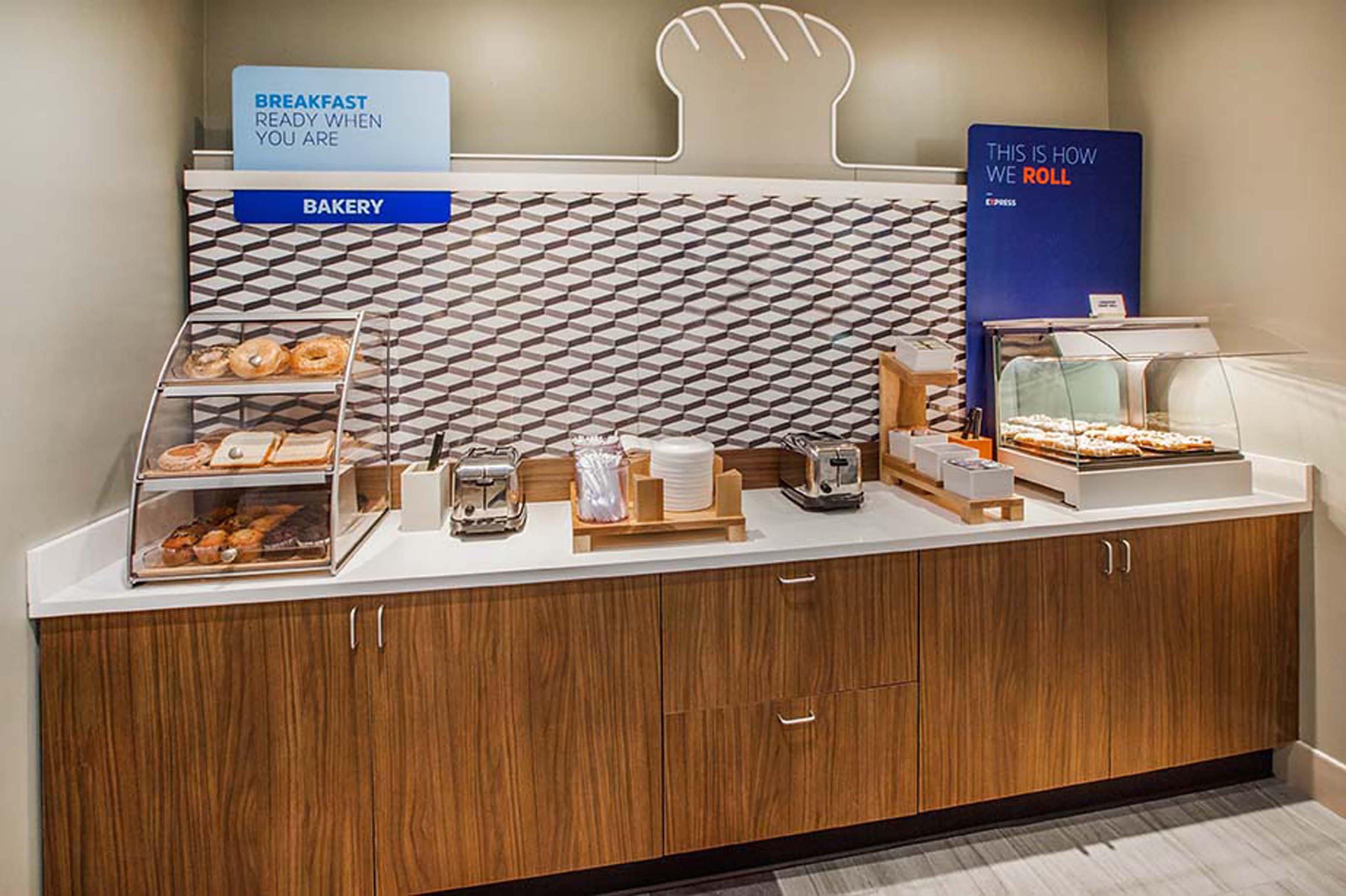 Holiday Inn Express Hotel & Suites Rochester By Ihg Екстериор снимка
